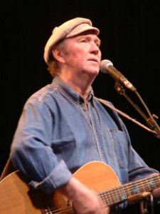 Liam Clancy at the Milwaukee Irish Fest. Photo courtesy of Sean Laffey, Irish Music Magazine  