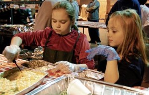 Emily Semon and Miranda Shaw put the finishing touches on a mac and cheese meal. 